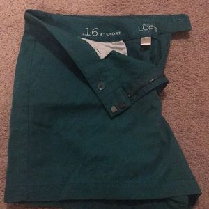 Ann Taylor- LOFT- NWT— SZ 16 green shorts